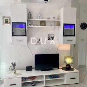 NOVALJA, PAG - Šarmantan apartman u centru, 300 m od mora