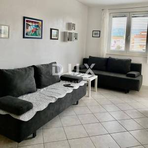 NOVALJA, PAG - Šarmantan apartman u centru, 300 m od mora