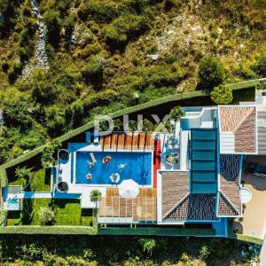 NOVALJA, POTOČNICA - Luksuzna vila na prekrasnom imanju 