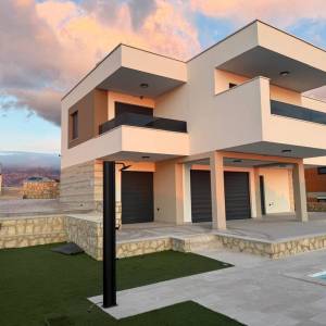 NOVALJA - ŠKUNCINI STANI, VILA 238.96 M2, POGLED NA MORE