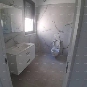 Novi, moderan i namješten stan s dva parkirna mjesta na odličnoj lokaciji, Pula!