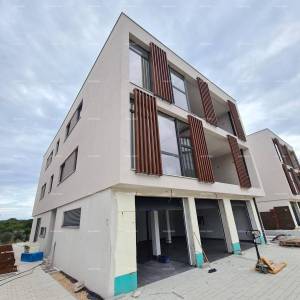 Novi, moderni stanovi s 2 parkirna mjesta, u novogradnji, Rovinj B3/B