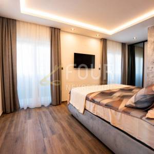 Novi Vinodolski, 391.72m2, vila s bazenom, saunom i pogledom na more, blizina plaže!