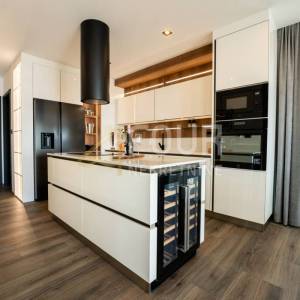 Novi Vinodolski, 391.72m2, vila s bazenom, saunom i pogledom na more, blizina plaže!