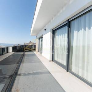 Novi Vinodolski, 391.72m2, vila s bazenom, saunom i pogledom na more, blizina plaže!