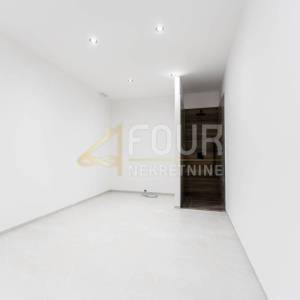 Novi Vinodolski, 391.72m2, vila s bazenom, saunom i pogledom na more, blizina plaže!
