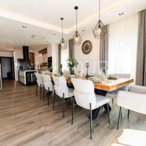 Novi Vinodolski, 391.72m2, vila s bazenom, saunom i pogledom na more, blizina plaže!