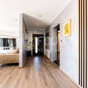 Novi Vinodolski, 391.72m2, vila s bazenom, saunom i pogledom na more, blizina plaže!