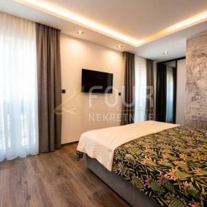 Novi Vinodolski, 391.72m2, vila s bazenom, saunom i pogledom na more, blizina plaže!