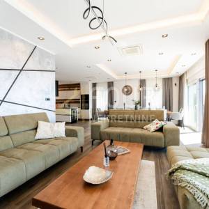 Novi Vinodolski, 391.72m2, vila s bazenom, saunom i pogledom na more, blizina plaže!