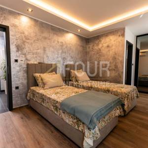 Novi Vinodolski, 391.72m2, vila s bazenom, saunom i pogledom na more, blizina plaže!