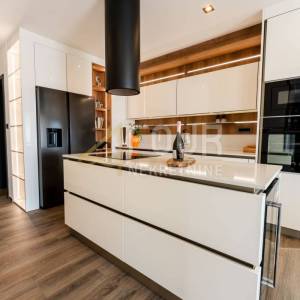 Novi Vinodolski, 391.72m2, vila s bazenom, saunom i pogledom na more, blizina plaže!