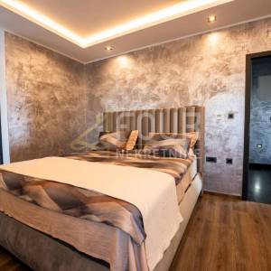 Novi Vinodolski, 391.72m2, vila s bazenom, saunom i pogledom na more, blizina plaže!