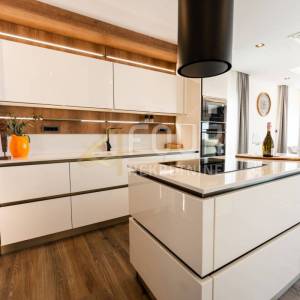Novi Vinodolski, 391.72m2, vila s bazenom, saunom i pogledom na more, blizina plaže!