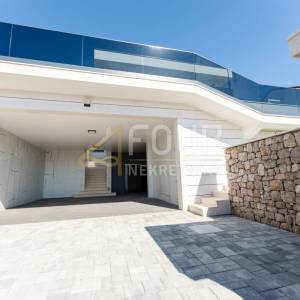 Novi Vinodolski, 391.72m2, vila s bazenom, saunom i pogledom na more, blizina plaže!