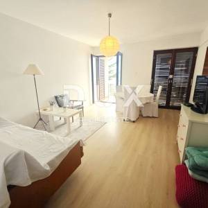 NOVI VINODOLSKI - Apartman 2S+DB, 200 metara od plaže!