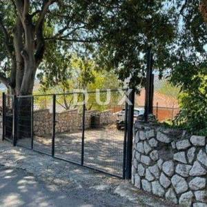 NOVI VINODOLSKI, BRIBIR - autohtona kuća s  pogledom na more
