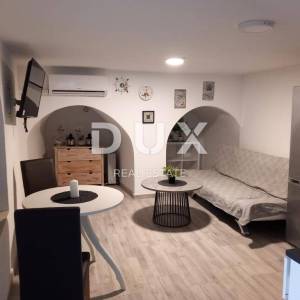 NOVI VINODOLSKI, BRIBIR - kuća s dva adaptirana stana