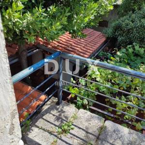 NOVI VINODOLSKI, BRIBIR - lijepa kamena samostojeća kuća