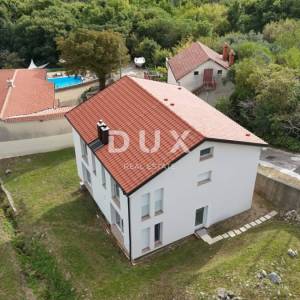 NOVI VINODOLSKI, BRIBIR - Novogradnja u srcu Bribira, 88m2