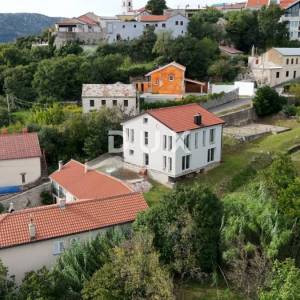NOVI VINODOLSKI, BRIBIR - Novogradnja u srcu Bribira, 88m2