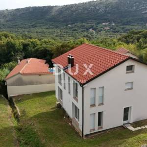 NOVI VINODOLSKI, BRIBIR - Novogradnja u srcu Bribira, 88m2