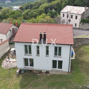 NOVI VINODOLSKI, BRIBIR - Novogradnja u srcu Bribira, 88m2