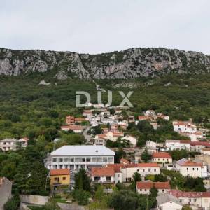 NOVI VINODOLSKI, BRIBIR - Novogradnja u srcu Bribira, 88m2