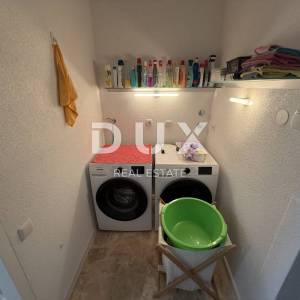 NOVI VINODOLSKI, BRIBIR - Samostojeća kuća, 2 apartmana, garaža, uređeno!