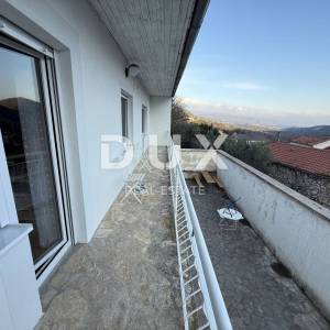 NOVI VINODOLSKI, BRIBIR - Samostojeća kuća, 2 apartmana, garaža, uređeno!