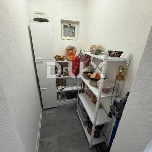 NOVI VINODOLSKI, BRIBIR - Samostojeća kuća, 2 apartmana, garaža, uređeno!