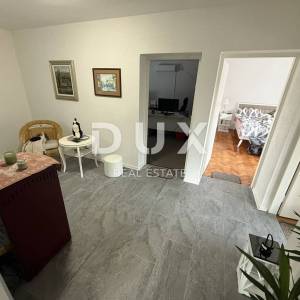 NOVI VINODOLSKI, BRIBIR - Samostojeća kuća, 2 apartmana, garaža, uređeno!