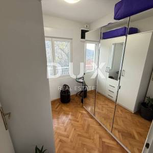 NOVI VINODOLSKI, BRIBIR - Samostojeća kuća, 2 apartmana, garaža, uređeno!