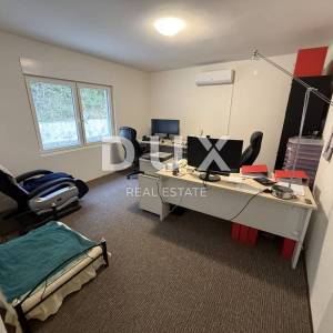 NOVI VINODOLSKI, BRIBIR - Samostojeća kuća, 2 apartmana, garaža, uređeno!