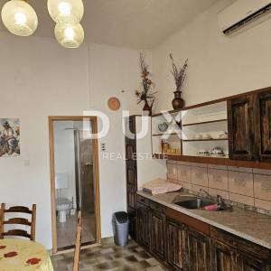 NOVI VINODOLSKI, CENTAR - TOP LOKACIJA! Kuća s velikim potencijalom