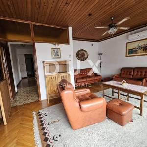 NOVI VINODOLSKI, CENTAR - TOP LOKACIJA! Kuća s velikim potencijalom