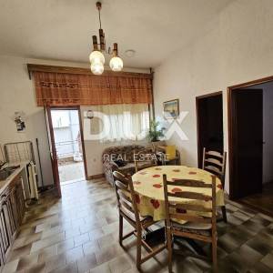 NOVI VINODOLSKI, CENTAR - TOP LOKACIJA! Kuća s velikim potencijalom