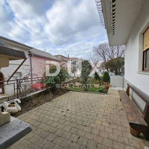 NOVI VINODOLSKI, CENTAR - TOP LOKACIJA! Kuća s velikim potencijalom