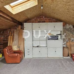 NOVI VINODOLSKI, CENTAR - TOP LOKACIJA! Kuća s velikim potencijalom