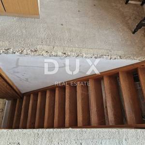 NOVI VINODOLSKI, CENTAR - TOP LOKACIJA! Kuća s velikim potencijalom