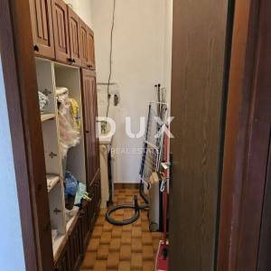 NOVI VINODOLSKI, CENTAR - TOP LOKACIJA! Kuća s velikim potencijalom