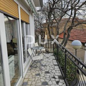 NOVI VINODOLSKI, CENTAR - TOP LOKACIJA! Kuća s velikim potencijalom