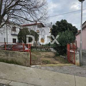 NOVI VINODOLSKI, CENTAR - TOP LOKACIJA! Kuća s velikim potencijalom