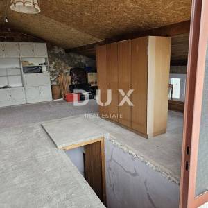 NOVI VINODOLSKI, CENTAR - TOP LOKACIJA! Kuća s velikim potencijalom