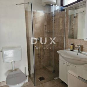 NOVI VINODOLSKI, CENTAR - TOP LOKACIJA! Kuća s velikim potencijalom