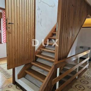 NOVI VINODOLSKI, CENTAR - TOP LOKACIJA! Kuća s velikim potencijalom