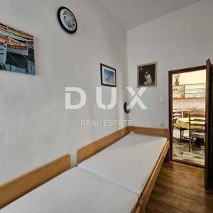 NOVI VINODOLSKI, CENTAR - TOP LOKACIJA! Kuća s velikim potencijalom