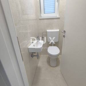 NOVI VINODOLSKI, CRIKVENICA - 2S+DB stan s balkonom - 200 m OD MORA!!