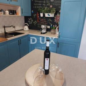 NOVI VINODOLSKI - dva dvosobna stana, 400 m od mora