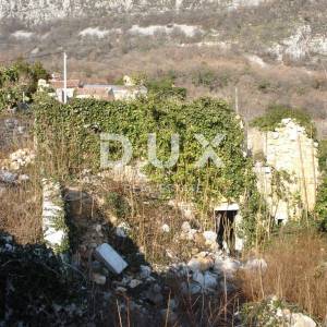 NOVI VINODOLSKI - Građevinsko zemljište s ucrtanim objektom